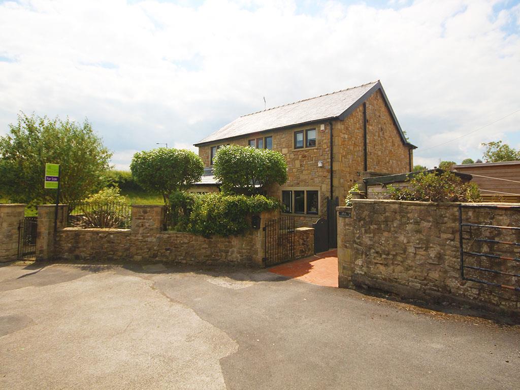 4 bedroom house For Sale in Fence, Burnley - IMG_3312.jpg